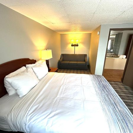 Americinn & Suites By Wyndham Baraboo Event Center מראה חיצוני תמונה
