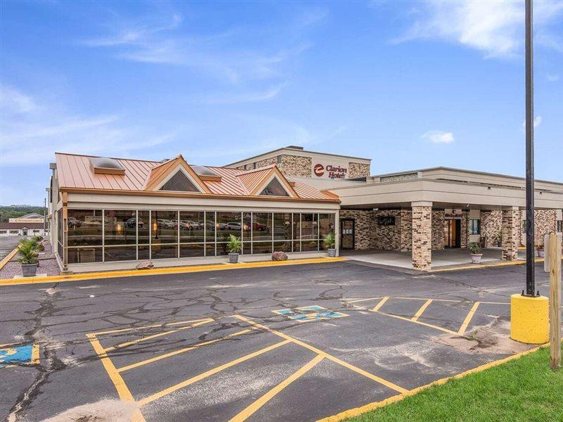 Americinn & Suites By Wyndham Baraboo Event Center מראה חיצוני תמונה