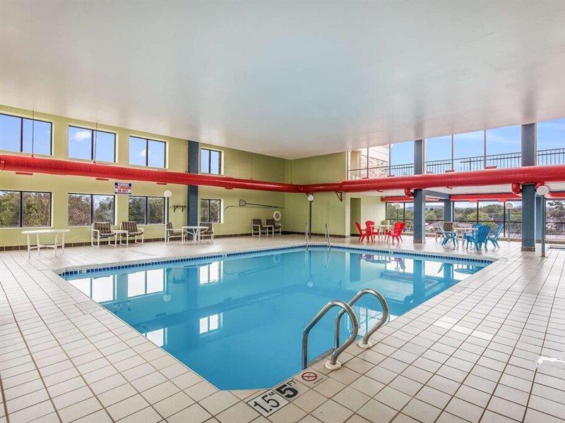 Americinn & Suites By Wyndham Baraboo Event Center מראה חיצוני תמונה
