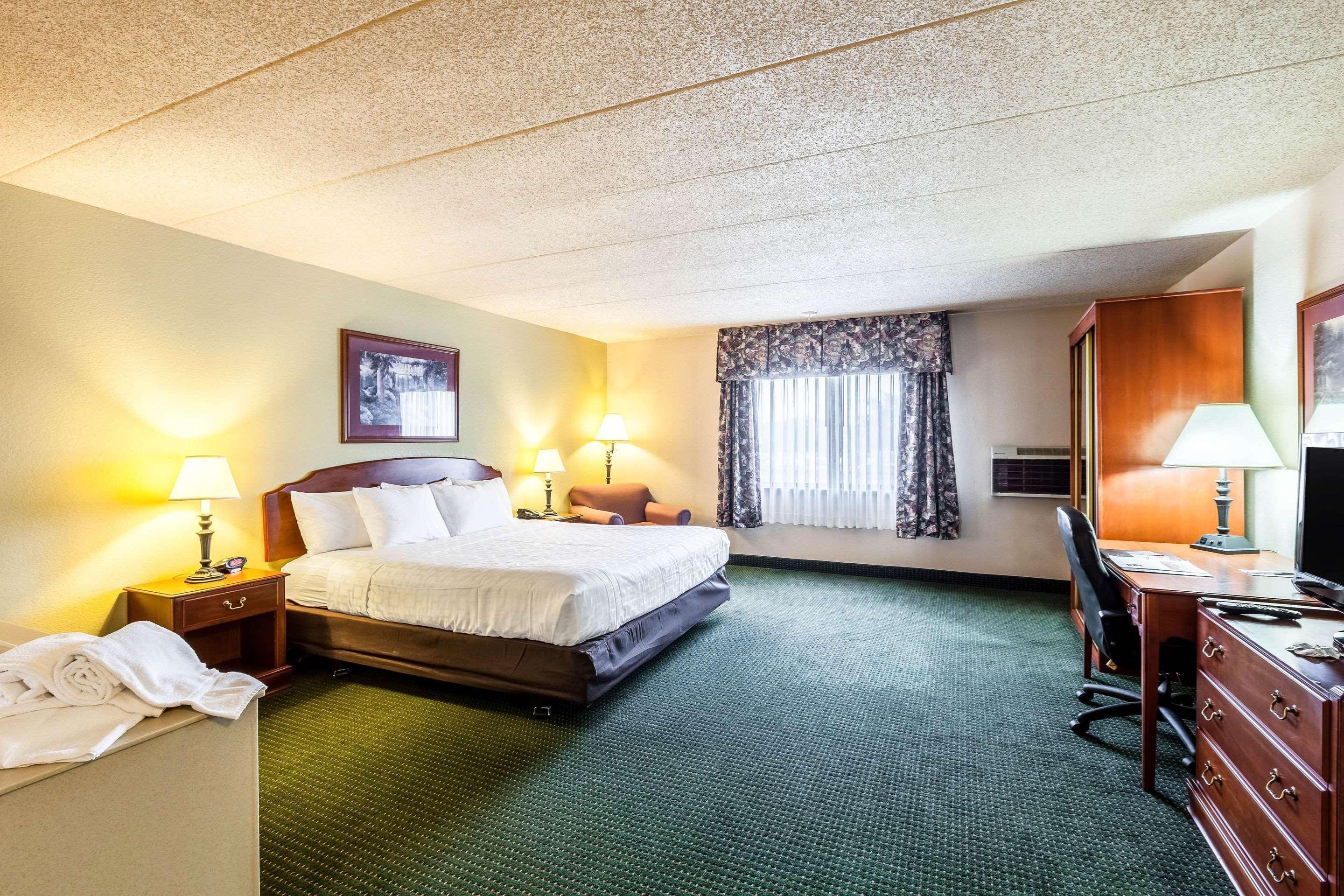 Americinn & Suites By Wyndham Baraboo Event Center מראה חיצוני תמונה