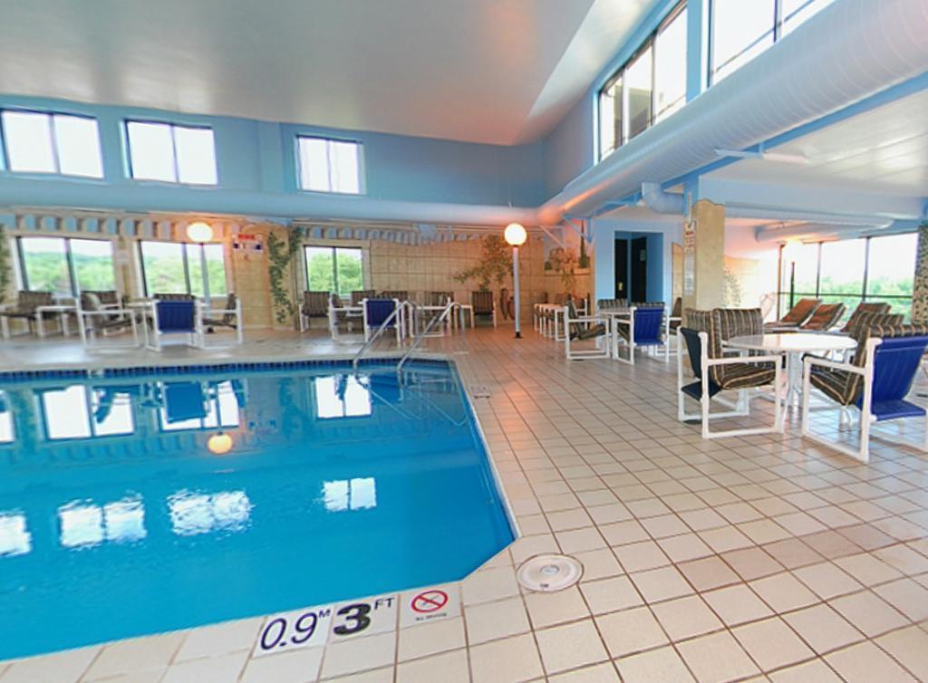 Americinn & Suites By Wyndham Baraboo Event Center מראה חיצוני תמונה