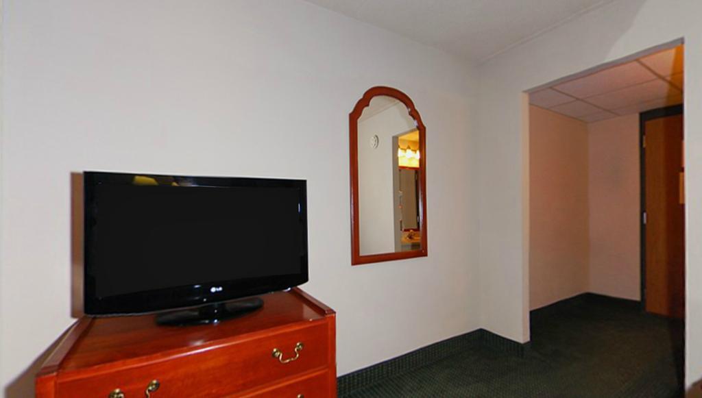 Americinn & Suites By Wyndham Baraboo Event Center מראה חיצוני תמונה