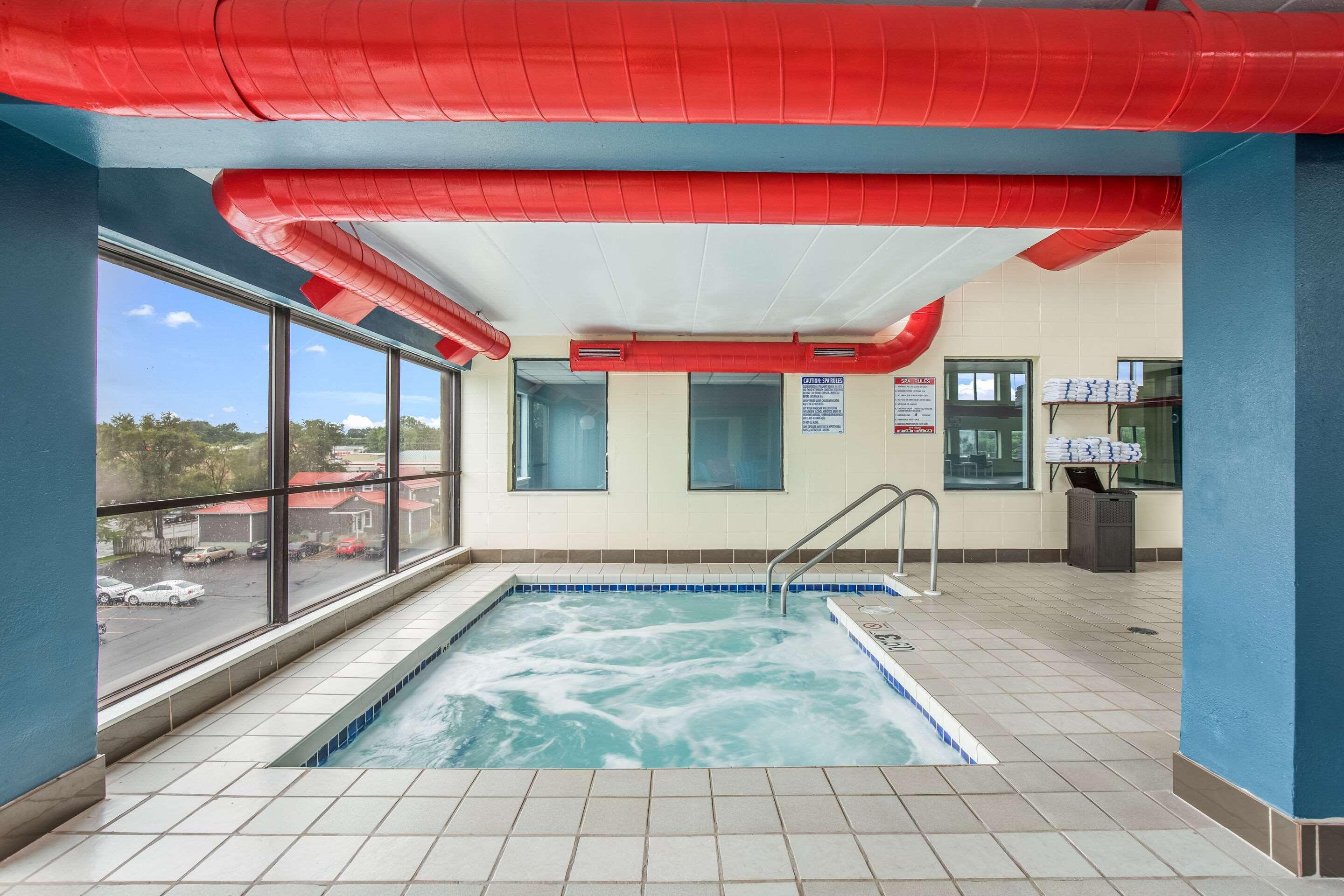 Americinn & Suites By Wyndham Baraboo Event Center מראה חיצוני תמונה