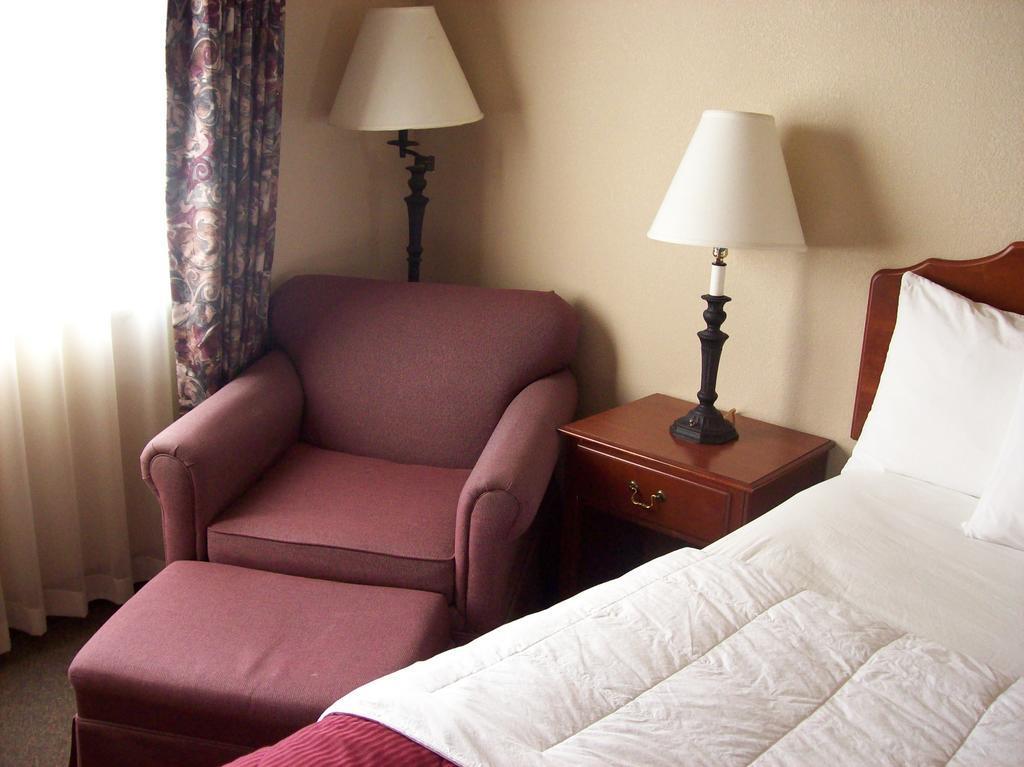Americinn & Suites By Wyndham Baraboo Event Center מראה חיצוני תמונה