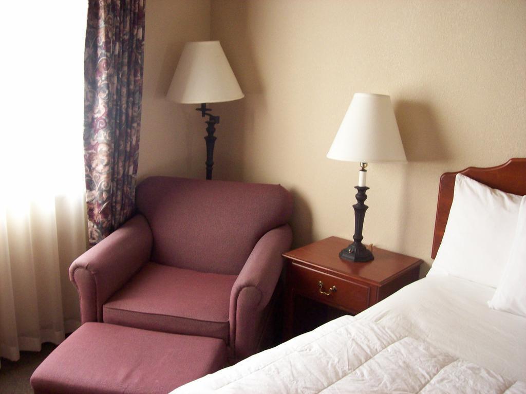 Americinn & Suites By Wyndham Baraboo Event Center מראה חיצוני תמונה