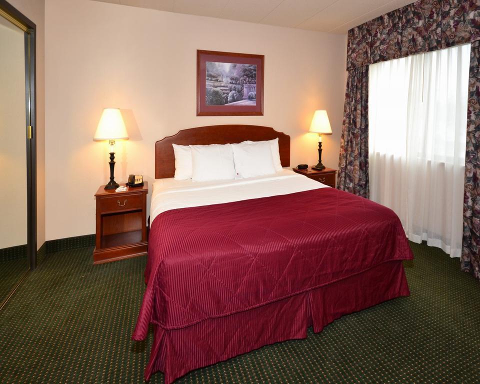 Americinn & Suites By Wyndham Baraboo Event Center מראה חיצוני תמונה