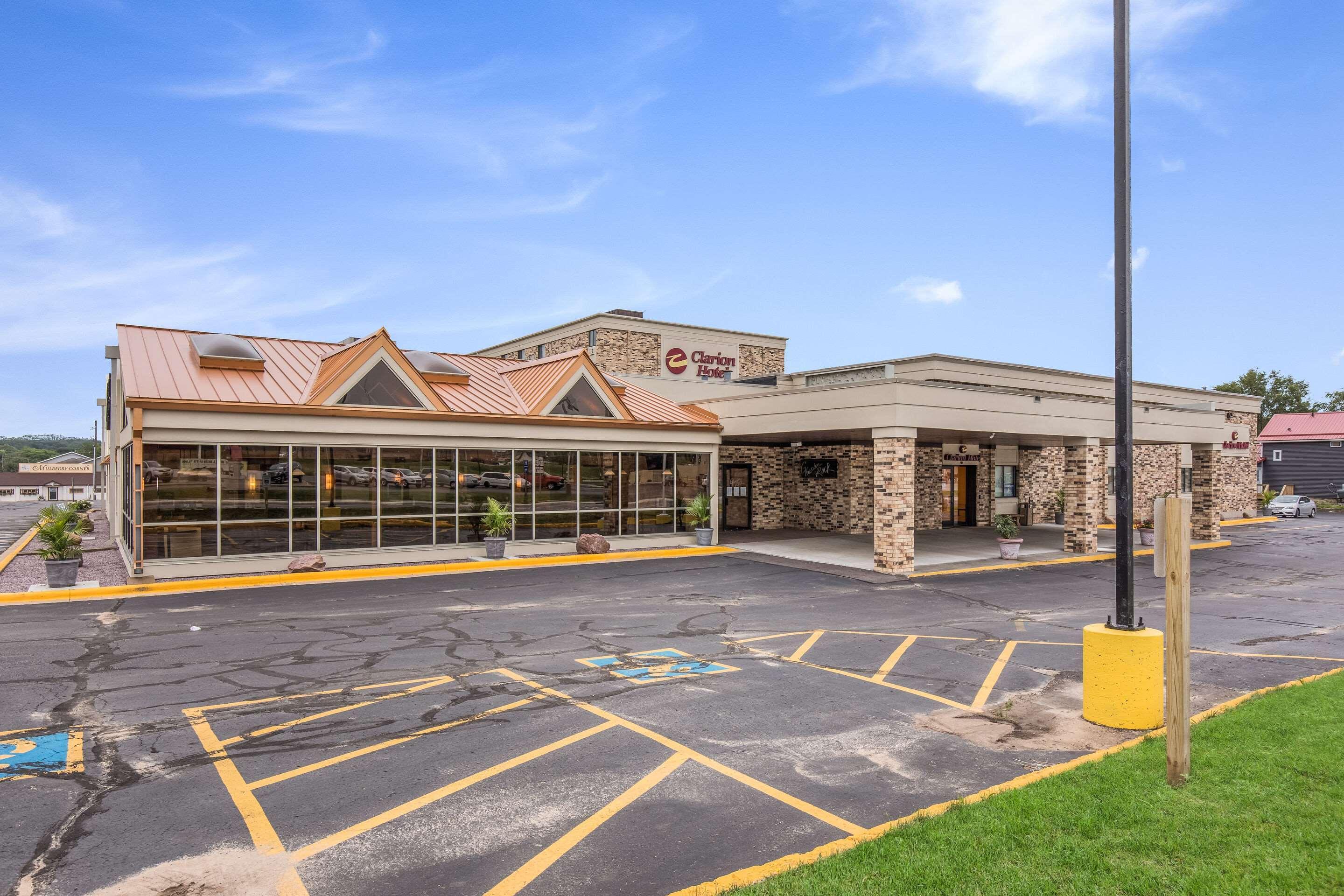 Americinn & Suites By Wyndham Baraboo Event Center מראה חיצוני תמונה