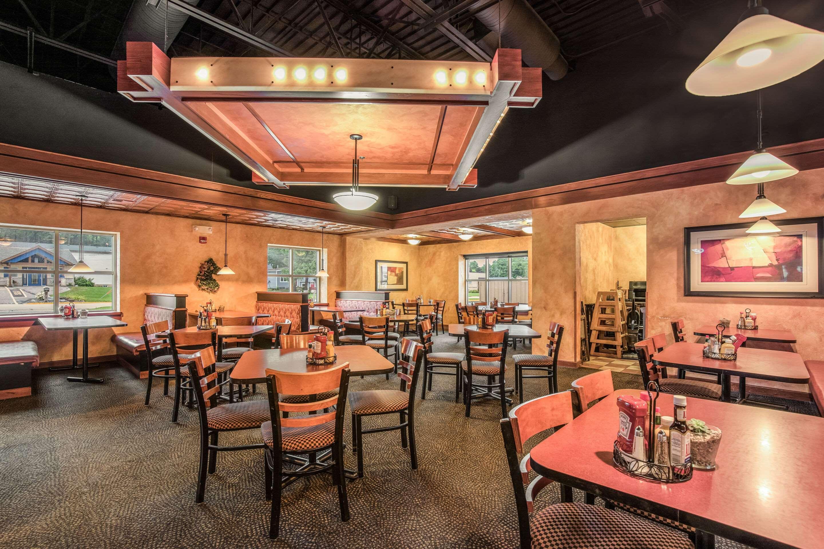 Americinn & Suites By Wyndham Baraboo Event Center מראה חיצוני תמונה
