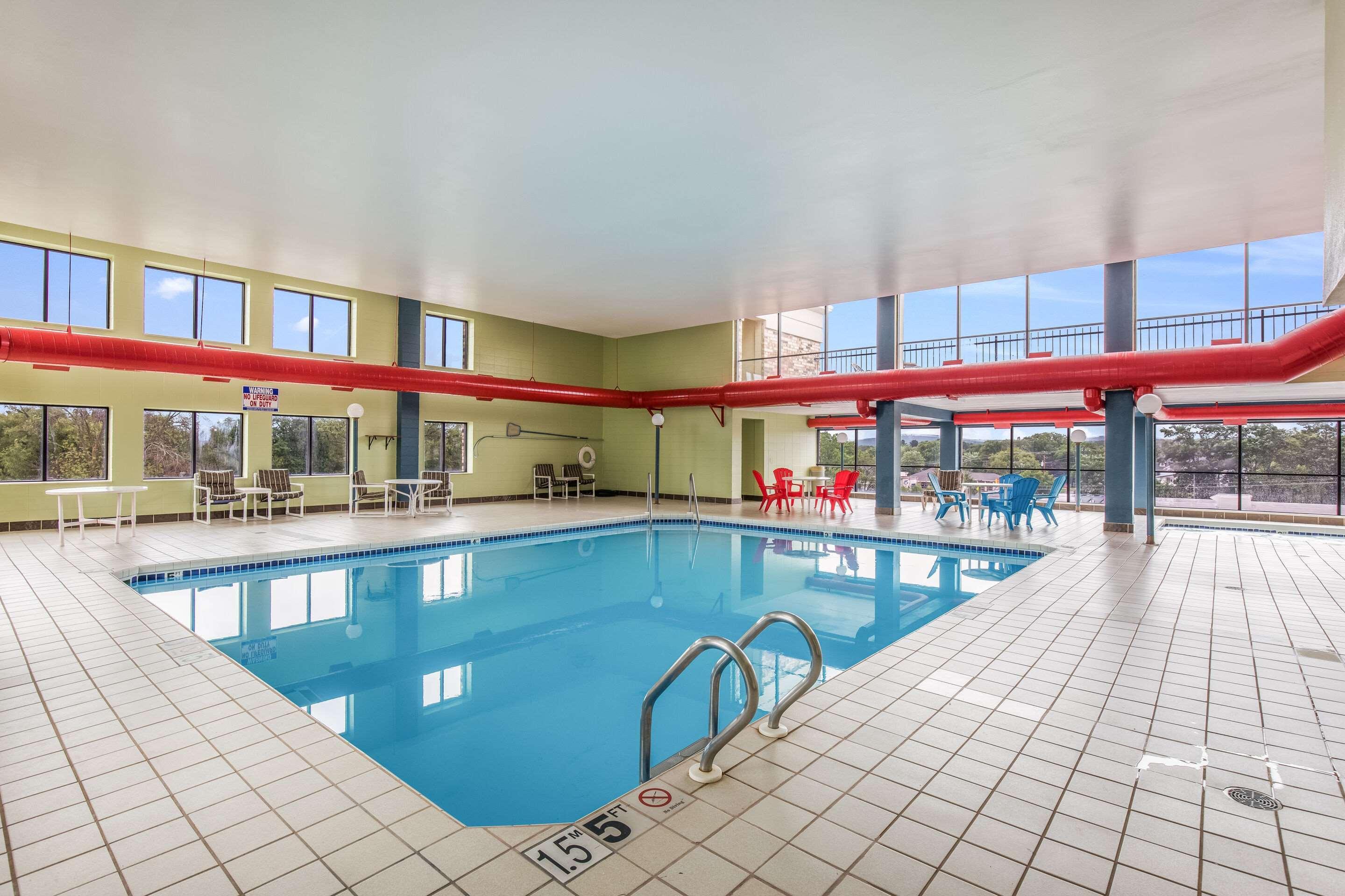 Americinn & Suites By Wyndham Baraboo Event Center מראה חיצוני תמונה
