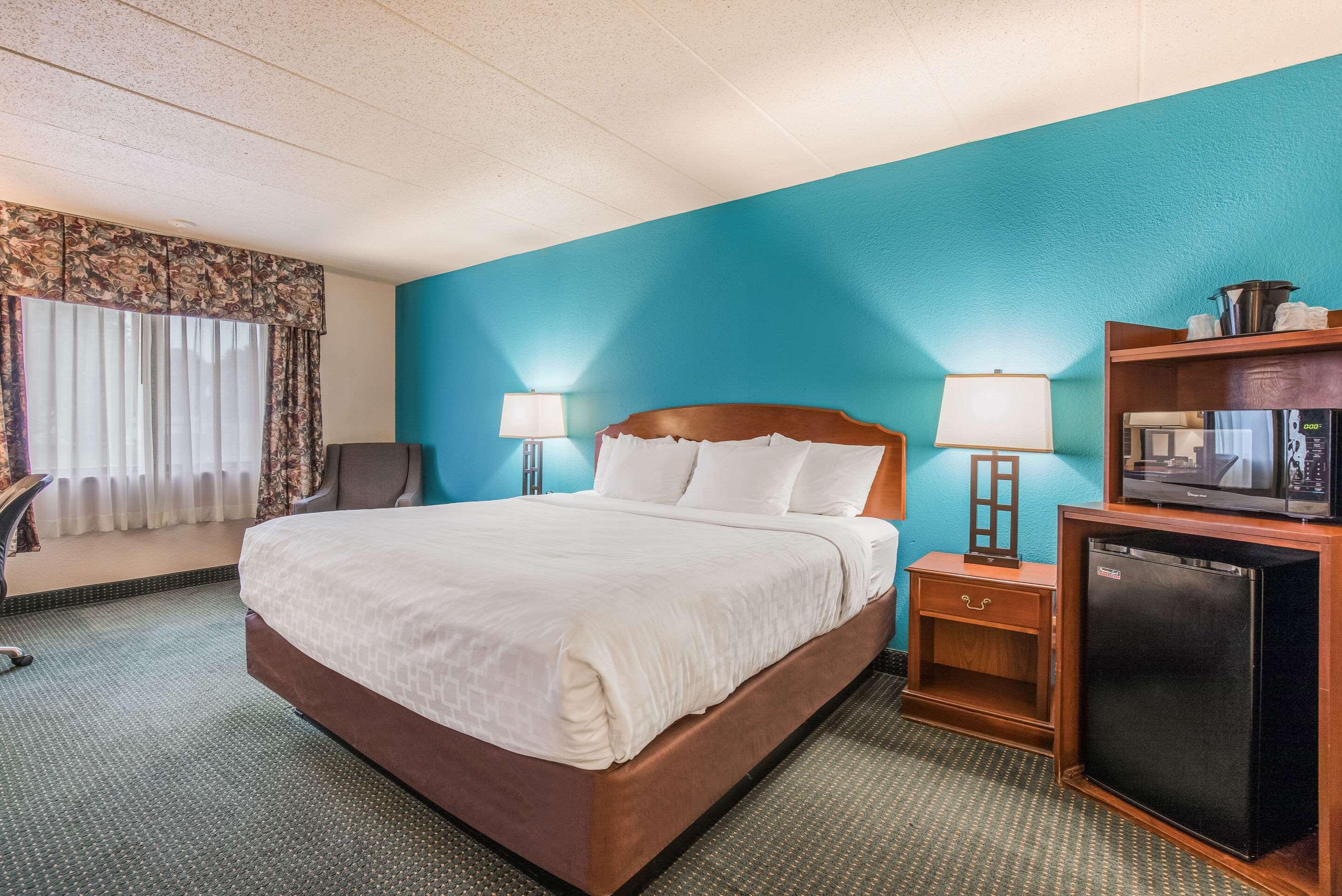 Americinn & Suites By Wyndham Baraboo Event Center מראה חיצוני תמונה