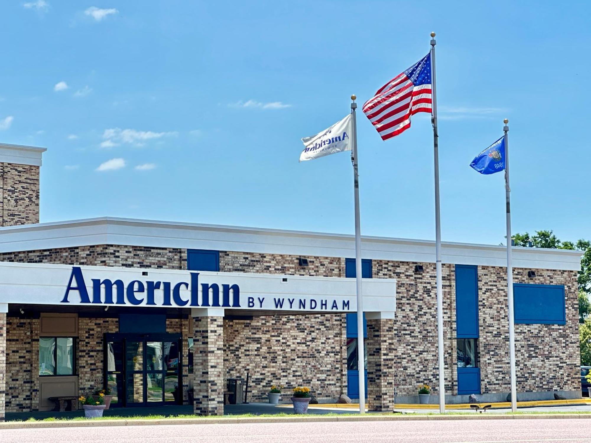 Americinn & Suites By Wyndham Baraboo Event Center מראה חיצוני תמונה