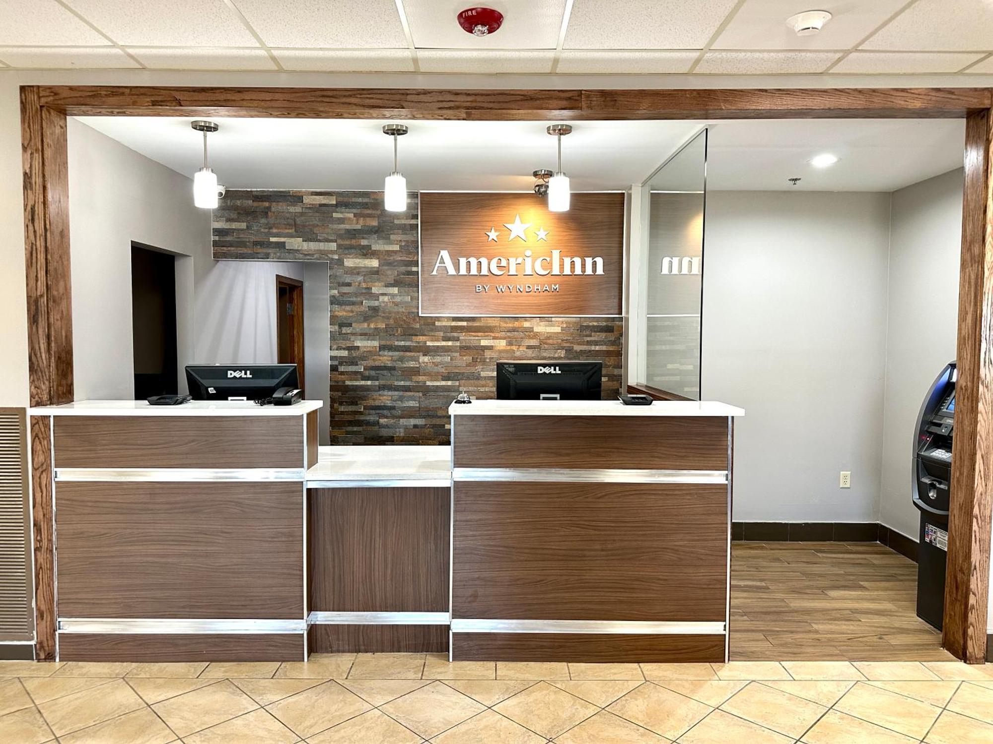 Americinn & Suites By Wyndham Baraboo Event Center מראה חיצוני תמונה