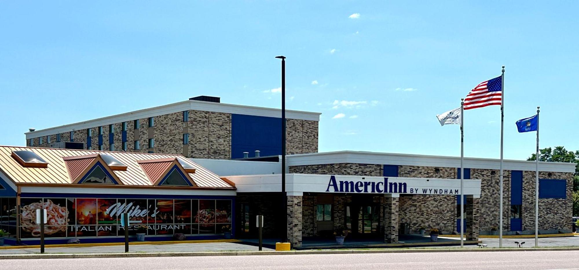 Americinn & Suites By Wyndham Baraboo Event Center מראה חיצוני תמונה