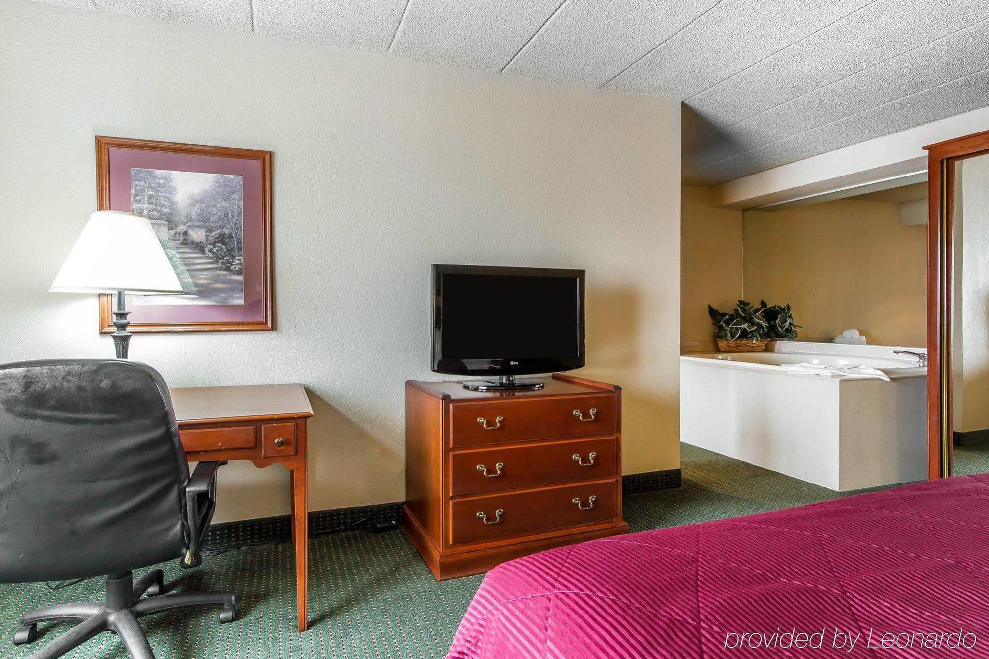 Americinn & Suites By Wyndham Baraboo Event Center מראה חיצוני תמונה