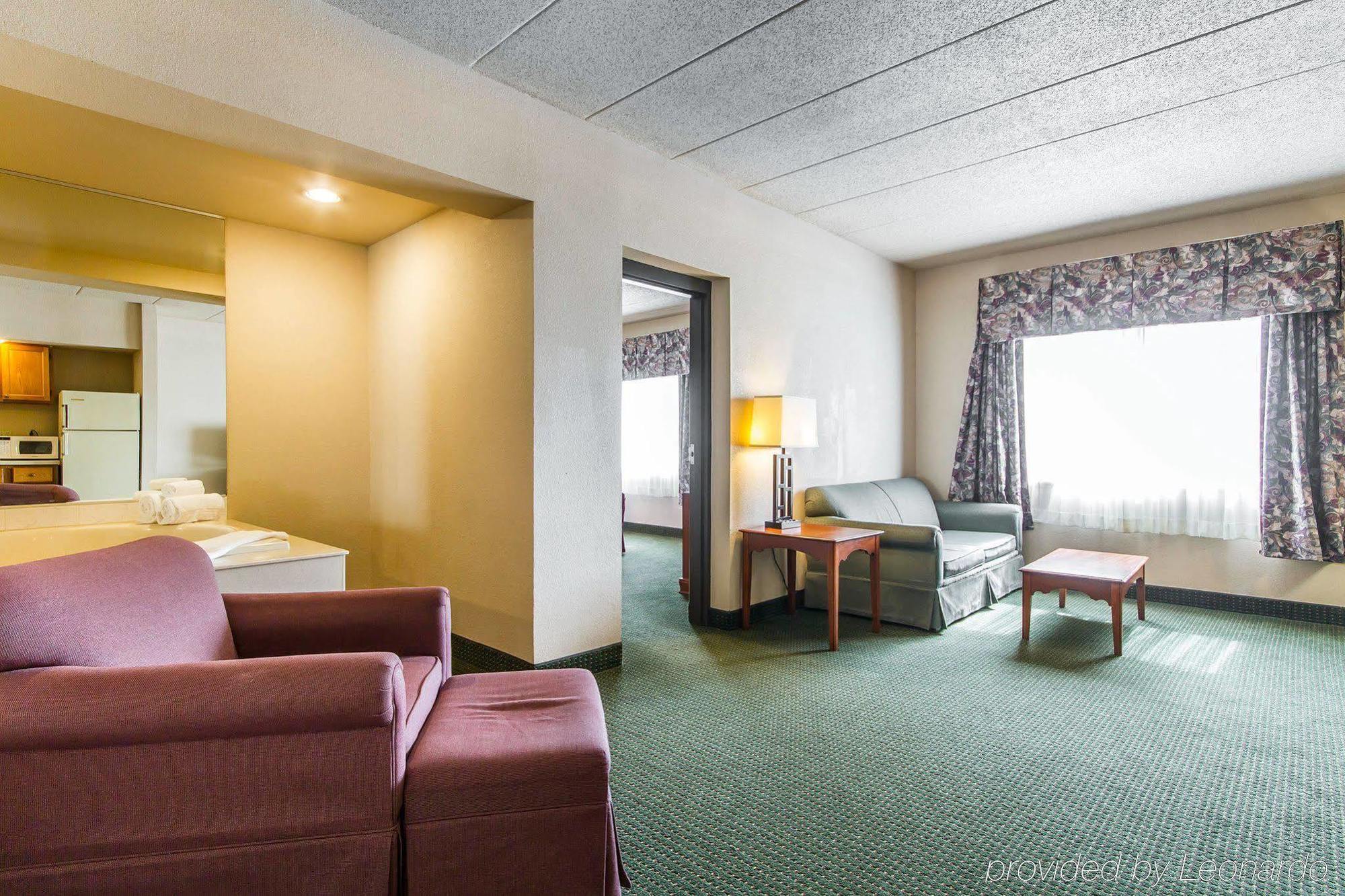 Americinn & Suites By Wyndham Baraboo Event Center מראה חיצוני תמונה