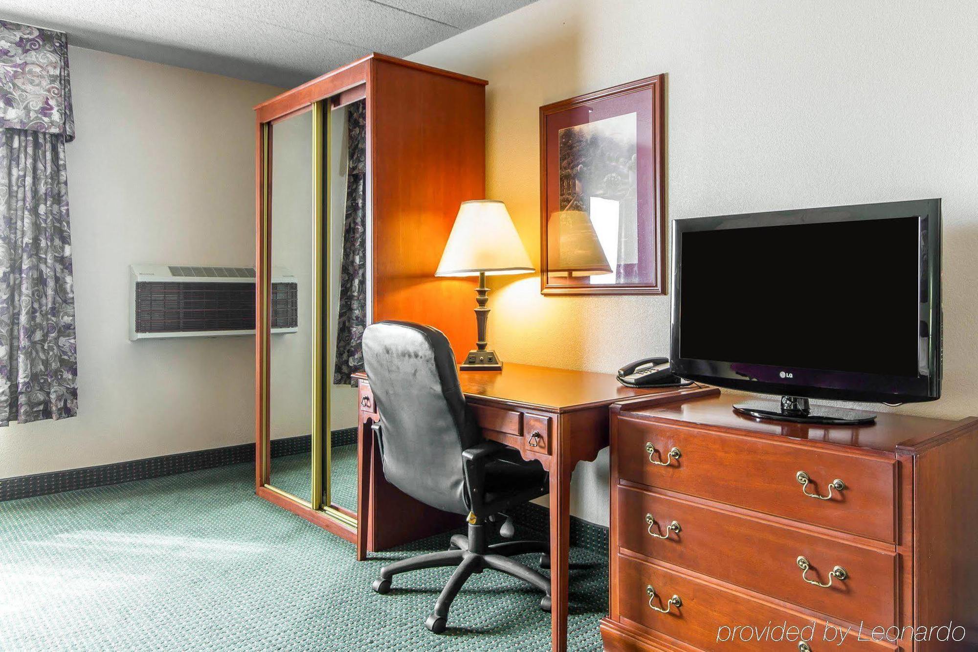 Americinn & Suites By Wyndham Baraboo Event Center מראה חיצוני תמונה